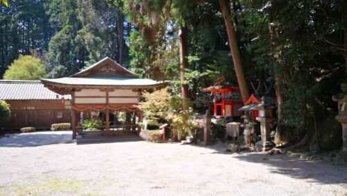 夜支布山口神社