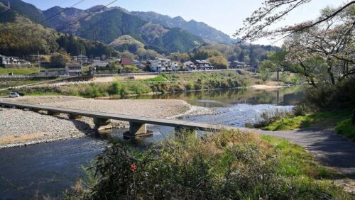 木津川に架かる潜没橋