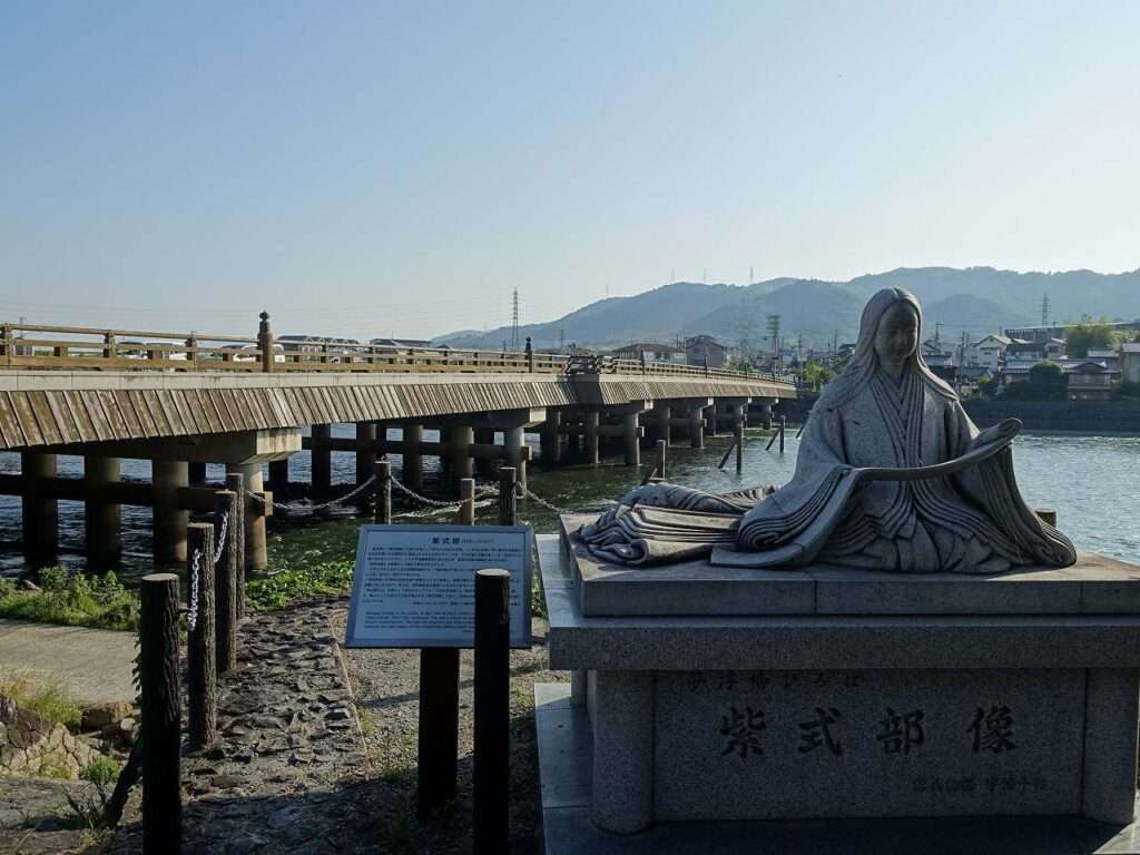 宇治橋/紫式部像