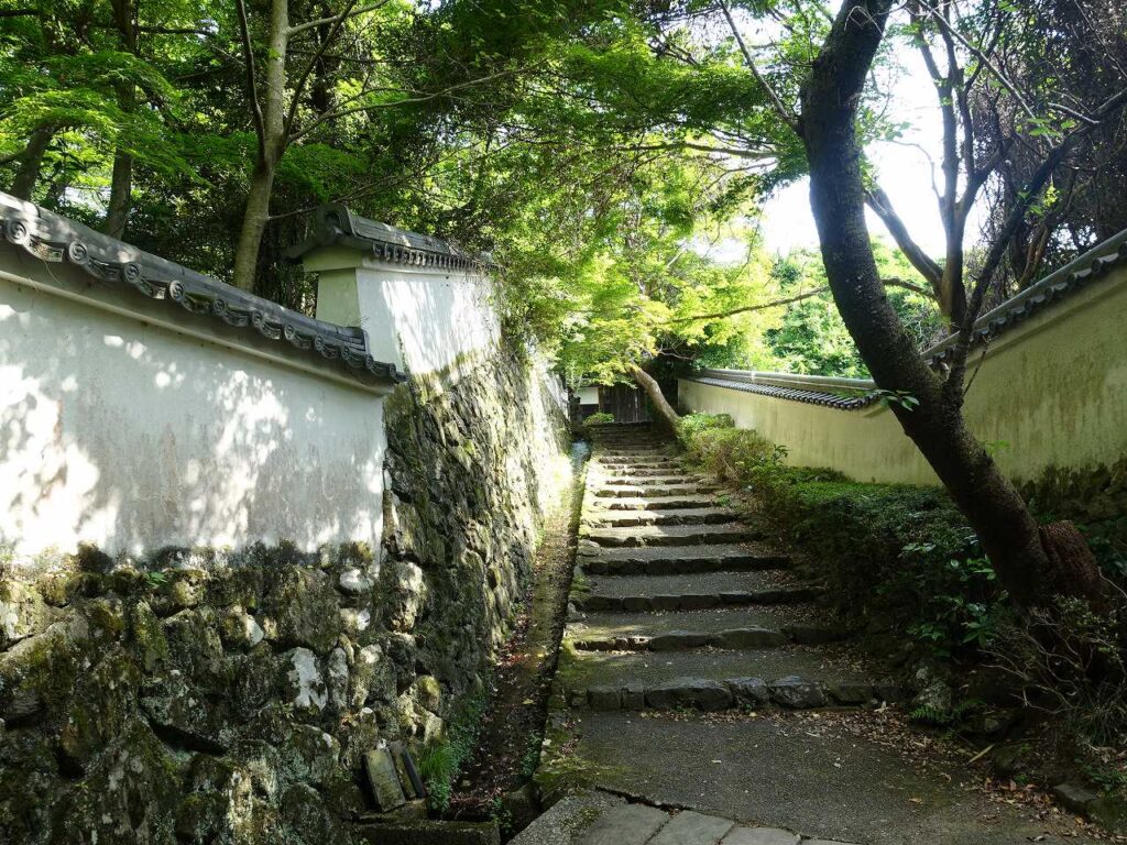 勝持寺（花の寺）参道