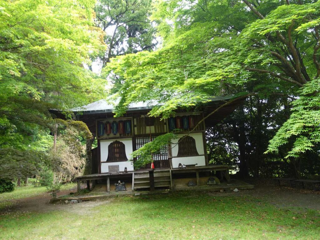 金蔵寺境内