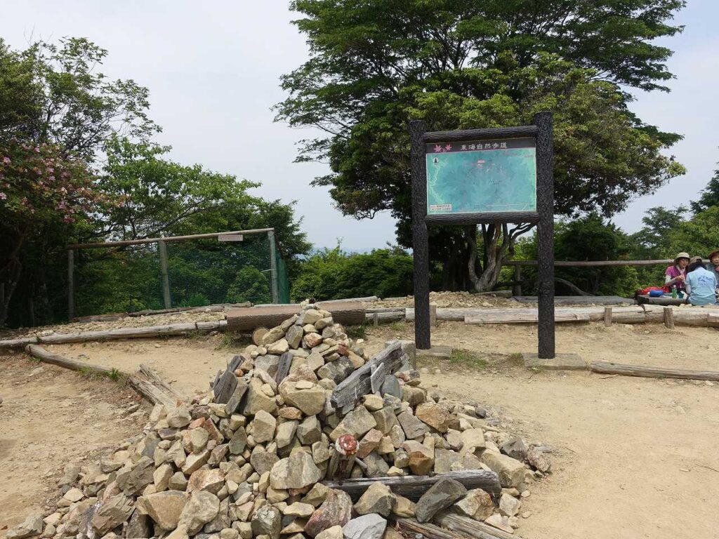ﾎﾟﾝﾎﾟﾝ山山頂