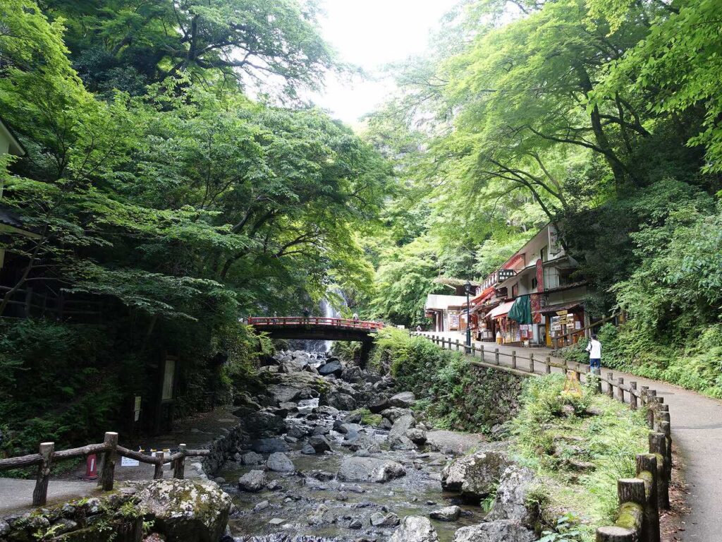 箕面大滝と滝見橋