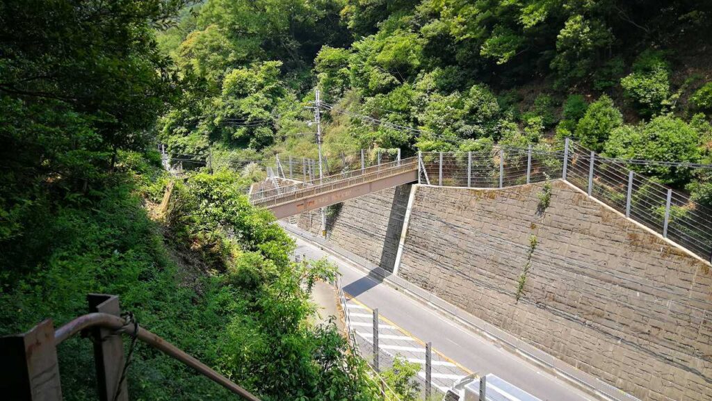 逢坂自然歩道橋