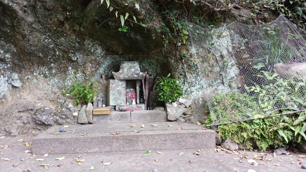 稗ノ岳神社祠