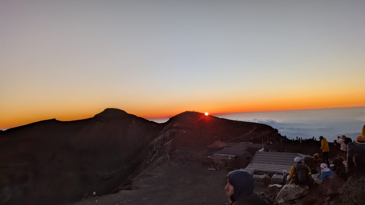 山頂からのご来光