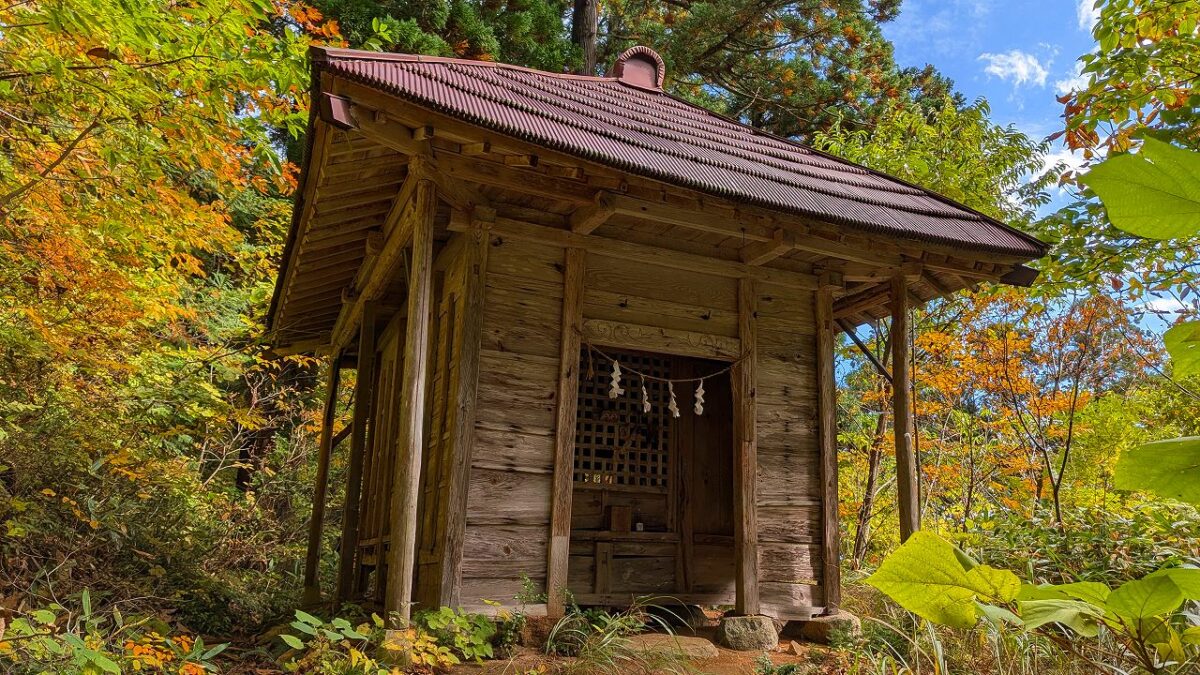 参道沿いの末社