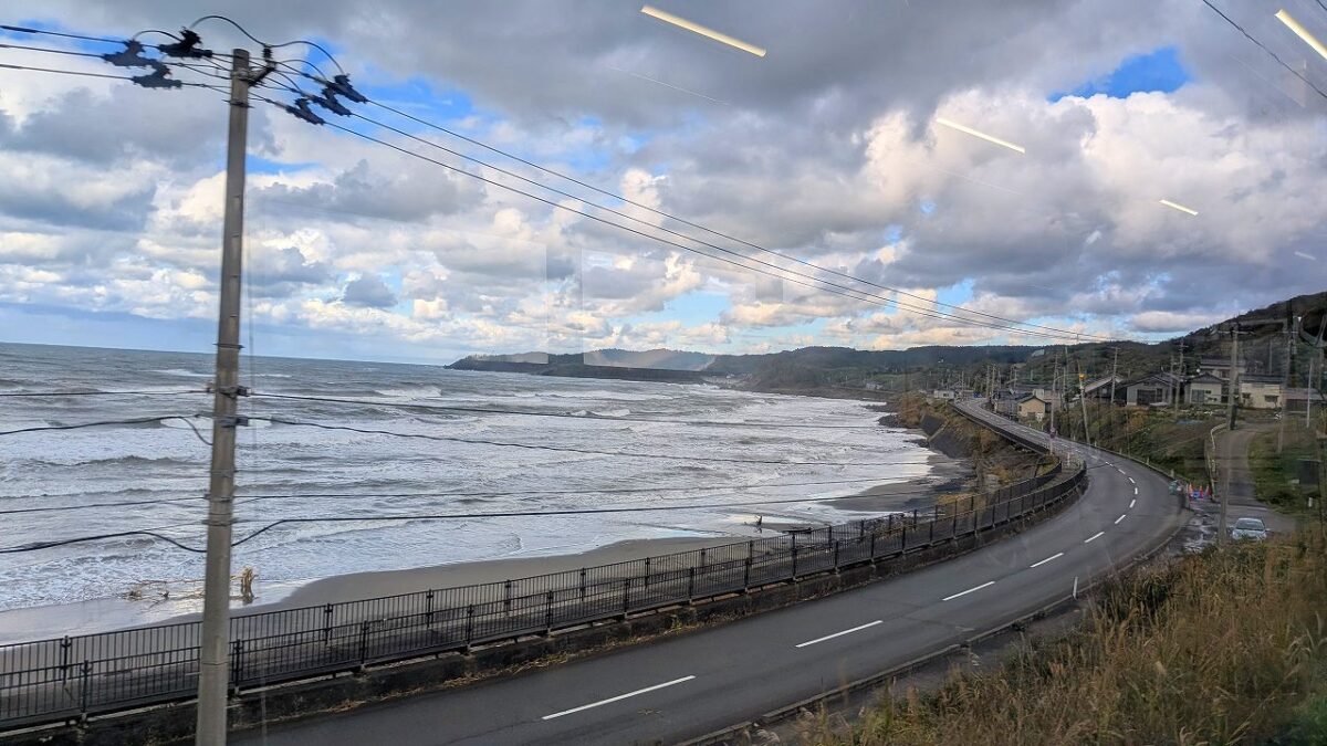 車窓からの日本海