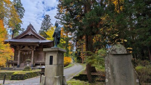 芭蕉翁像と句碑