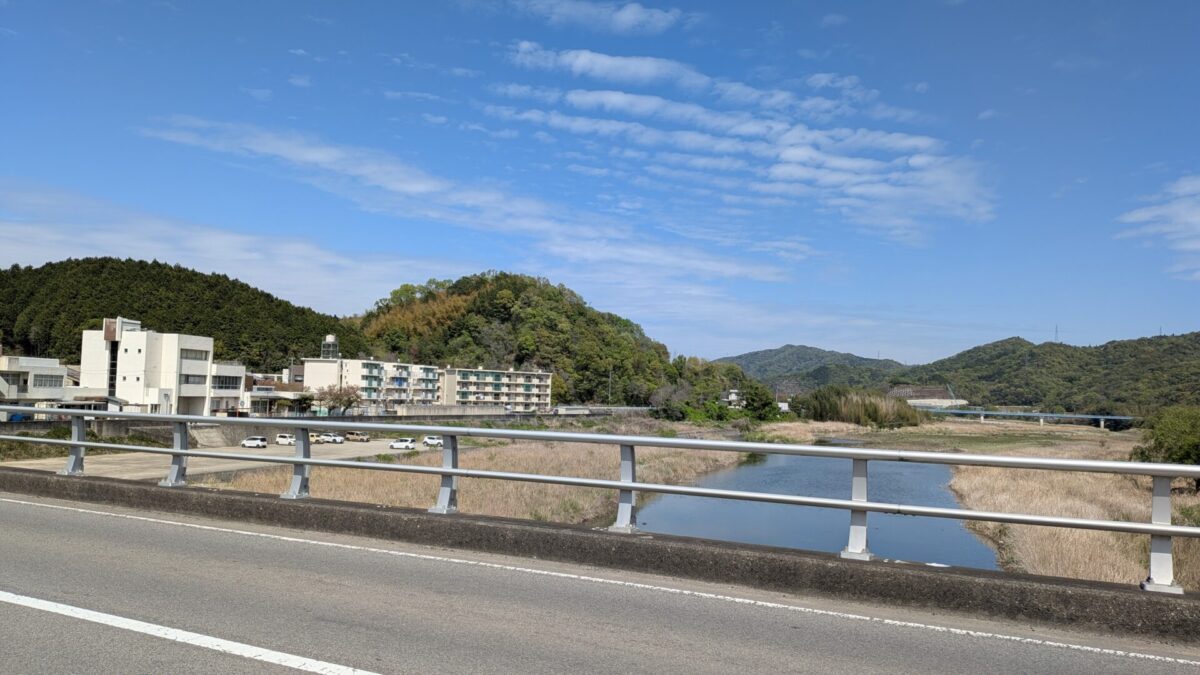 鮎食川の一宮橋