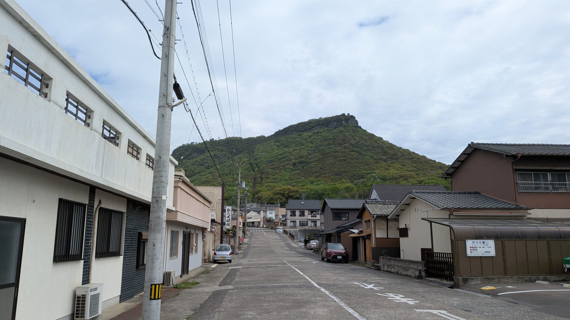 琴電屋島駅から見る屋島